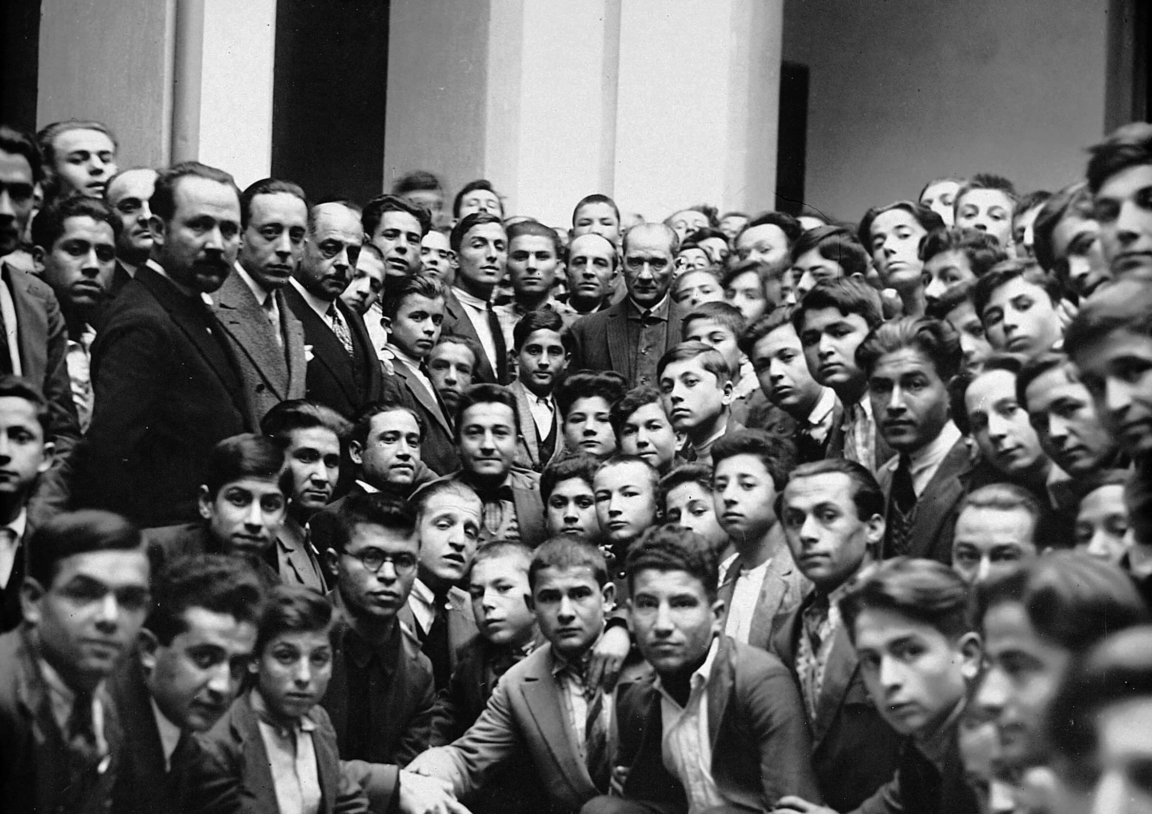 MİLLÎ VARLIĞIMIZIN NÖBETÇİSİ GENÇLİK